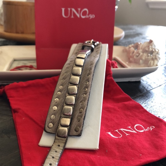 Uno de 50 cream cowhide leather with silver rivets unisex cuff. - Picture 6 of 14